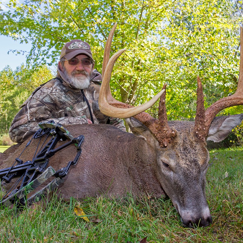 trophy whitetail deer hunt