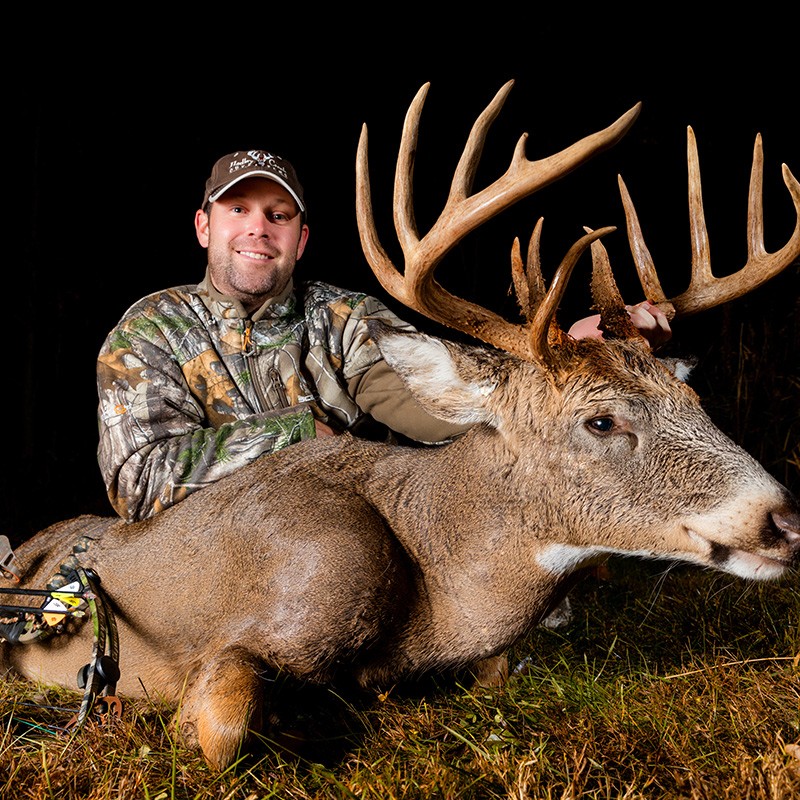 Guided trophy deer hunt