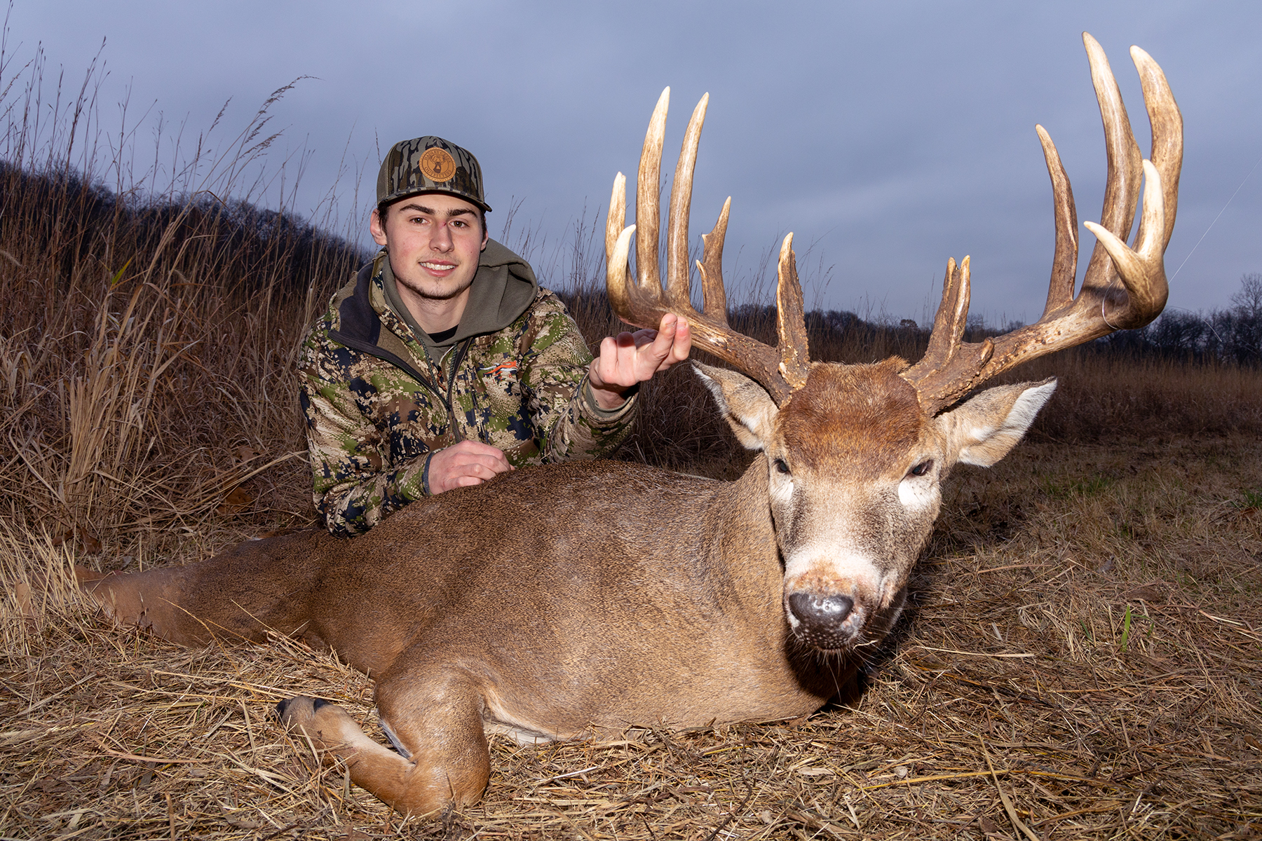 Illinois Whitetail buck with Hadley Creek Outfitters